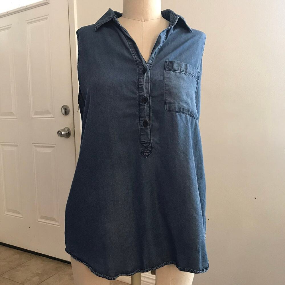 Thread & Supply  Woman's Casual Blue  Sleeveless V-neck Blouse Medium